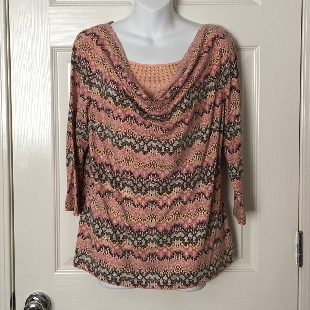 Patterned top with metal details