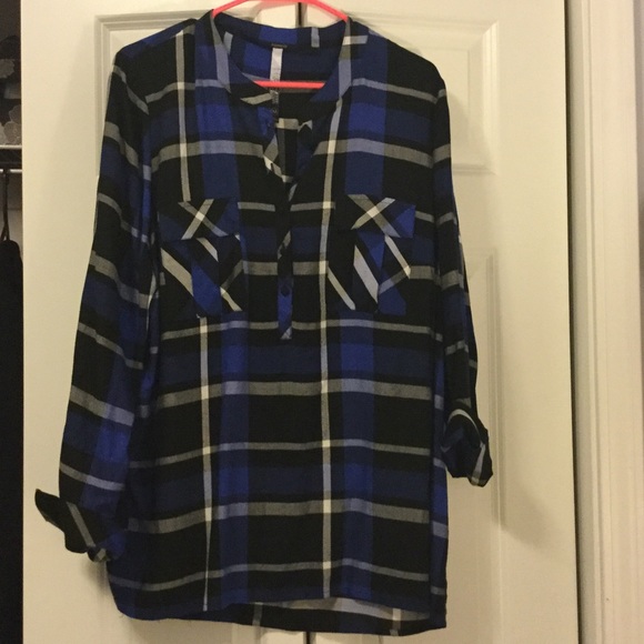 Blue plaid Kensie shirt