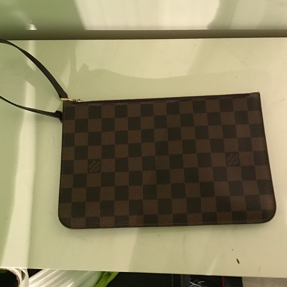 Louis Vuitton *authentic* Damier never full clutch