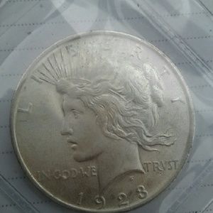 1922- D 1923- P  peace dollars