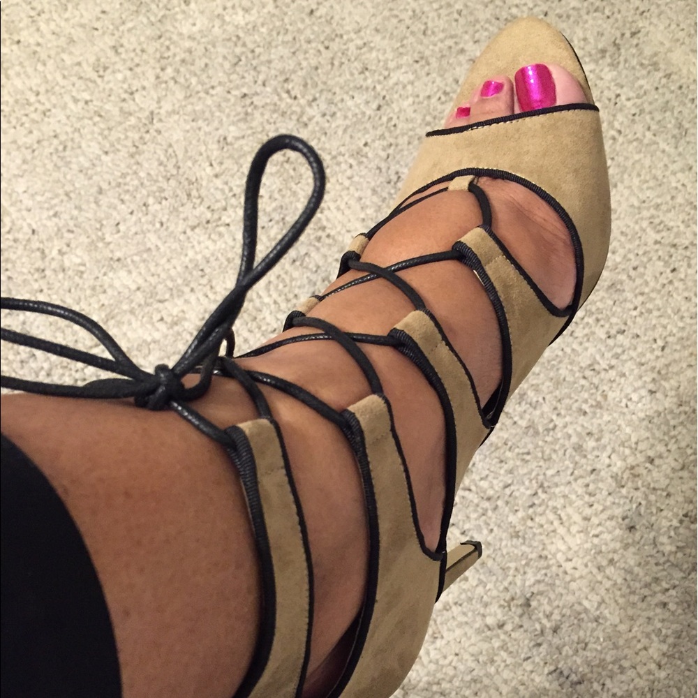 Kavita Taupe heels 👠