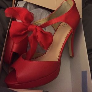 Kelcey red bow heels 👠
