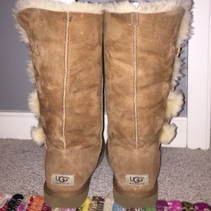 BAILEY BUTTON UGGS