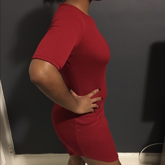 Red quarter sleeve dress - Picture 2 of 3