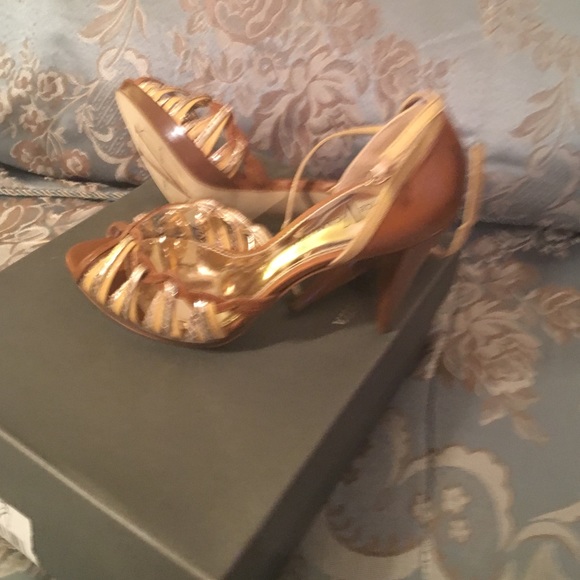 Vince Camuto - Picture 2 of 2