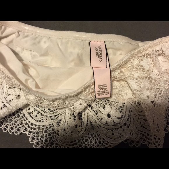 NWOT Victoria's Secret Flounce Bra - Picture 3 of 3