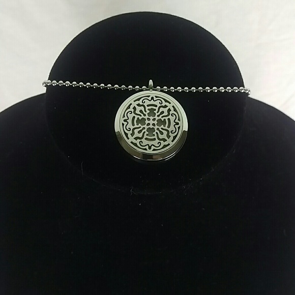 Essential Oil Diffuser Pendant 💚 3 for $25💚