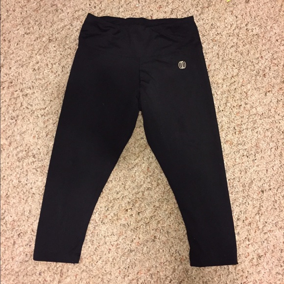 Black crop workout leggings
