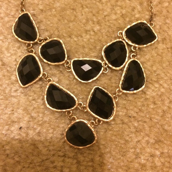 Black and gold necklace - Picture 2 of 2
