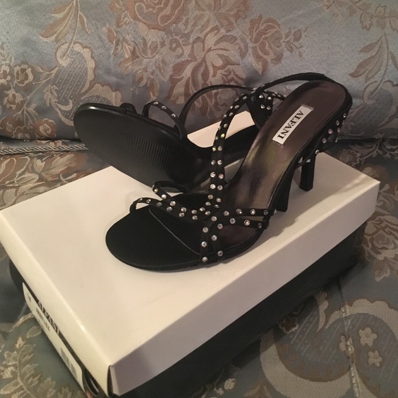 SOLD.......Alfani Sandals - Picture 1 of 2