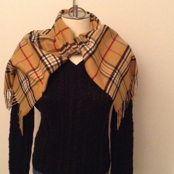 Cashmink Scarf with fringe⛄️⛄️✨✨NWOT - Picture 2 of 4