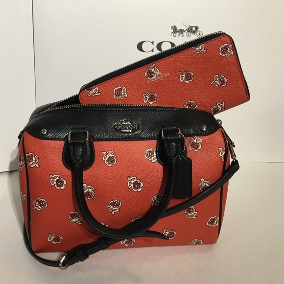 🎉HP🎉🍁Coach Gift Set🍁 - Picture 4 of 4