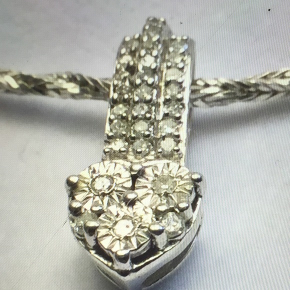 1/5ct Diamond & Sterling Silver Pendant - Picture 1 of 2