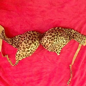 Cacique Bra w/ straps (2 positions). Size 38ddd