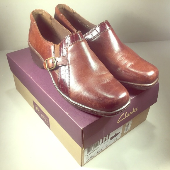 clarks in motion kick shoes