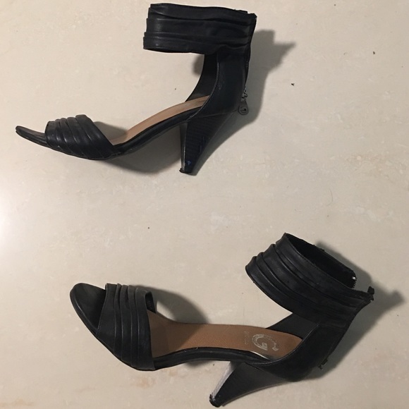 Guess sandals 👠