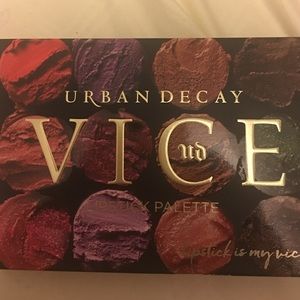 ✨Urban Decay Vice Lipstick Palette✨