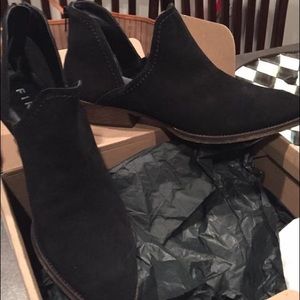 Firth size 10 black suede cutout booties