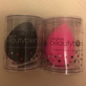 2 BeautyBlender makeup sponges