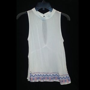 WHITE SLEEVELESS EMBROIDERED TOP