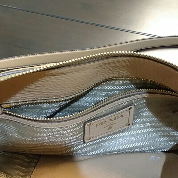 Prada ( sold ) - Picture 2 of 4