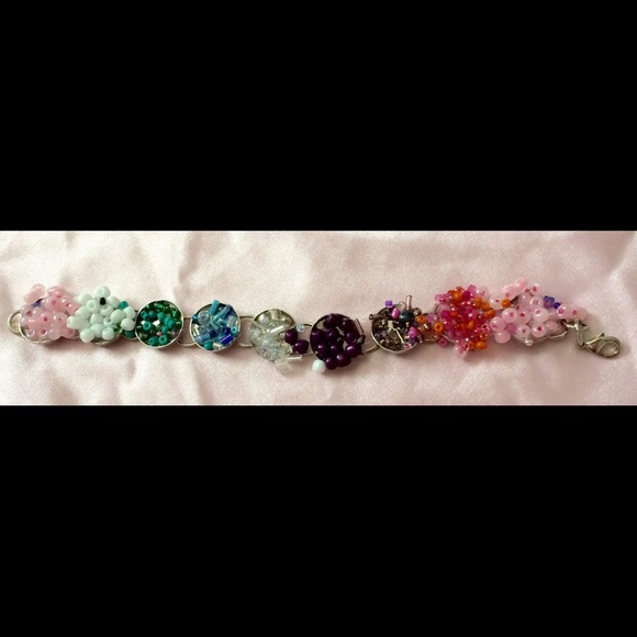 Chic Bead Bonanza Circle Bracelet