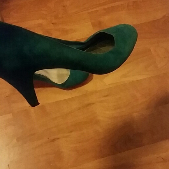 Shoes - Picture 2 of 2