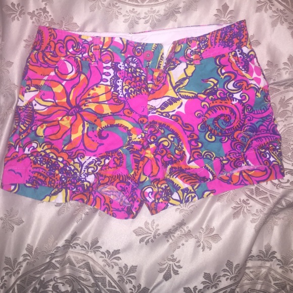 Lilly Shorts - Picture 1 of 2