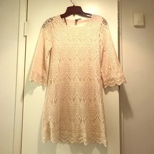 Long sleeves laced dress!