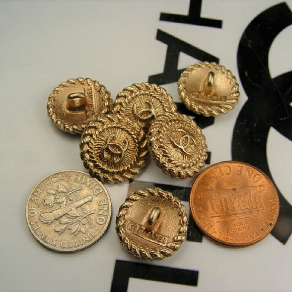 12 Chanel Button 100% Authentic - Picture 2 of 4