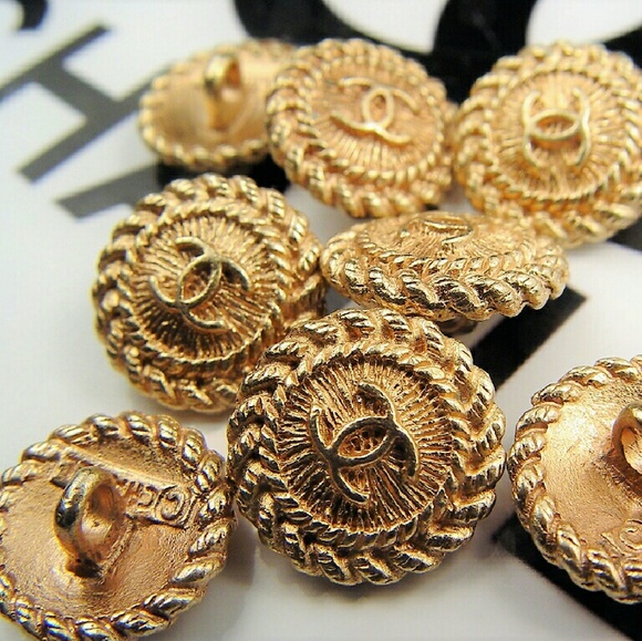 12 Chanel Button 100% Authentic - Picture 4 of 4