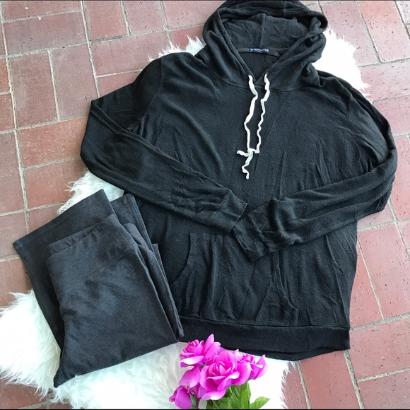 Brandy Melville Sweaters - Brandy Melville Sweater Top!