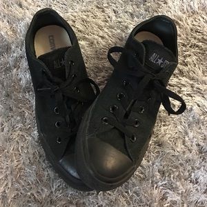 LIKE NEW black low-top Converse size women's 9