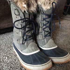 Green Sorel Joan of Arctic boots