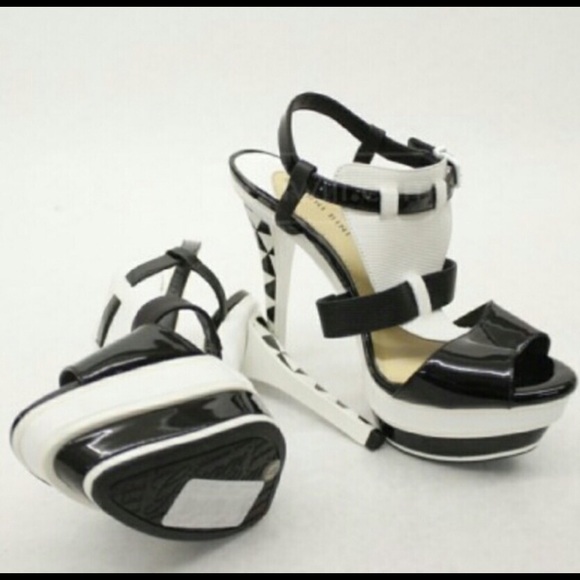 Gianni Bini Black and White Shoes
