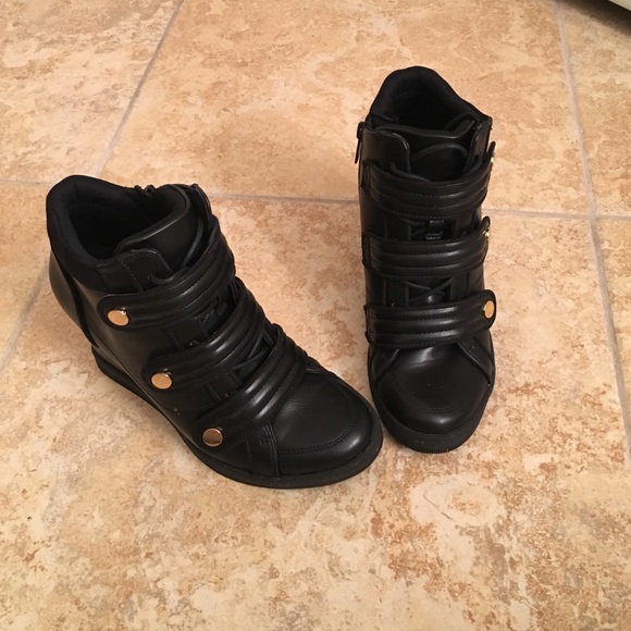 Sneakers from ALDO, worn twice ! Size 7.5
