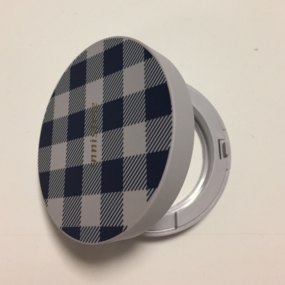Never used innisfree cushion foundation case - Picture 1 of 4
