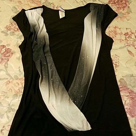 women's tshrit with connected undershirt - Picture 1 of 1