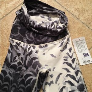 Lululemon 7/8 Pants! Black and White combination..