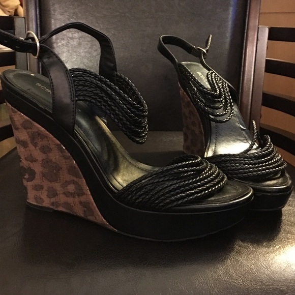 Black BCBG wedges 10