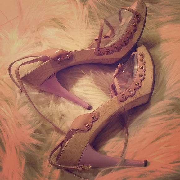 Louis Vuitton US 8.5 pink heels made in Italy