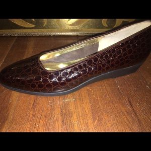 BALLY leather brown crocodile patent flats