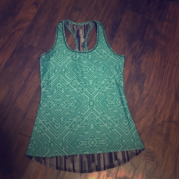Reversible work out tank.