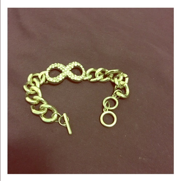 Women's gold tone bracelet
