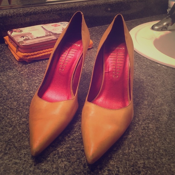 Bronx pointed toe heels 6.5