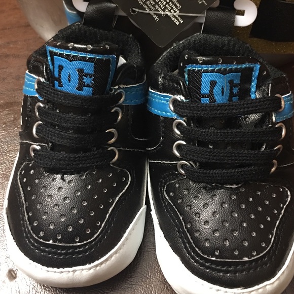 New 0-6 D.C. Baby shoes