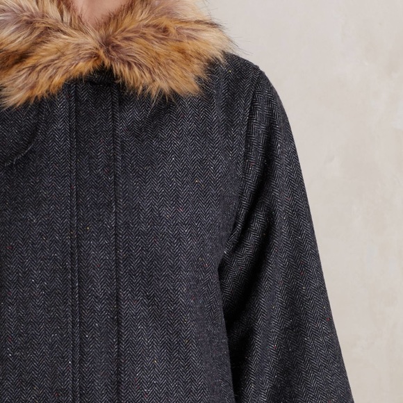 Collared Makana Coat - Picture 3 of 4
