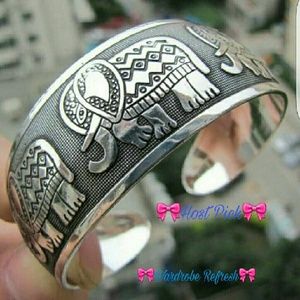 1 hr $✂🎀Host Pick🎀 Elephant Bangle
