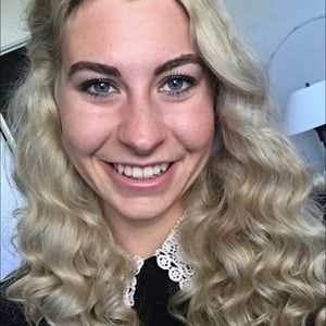 Meet your Posher, Layna