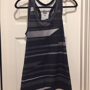 Sleeveless sports top